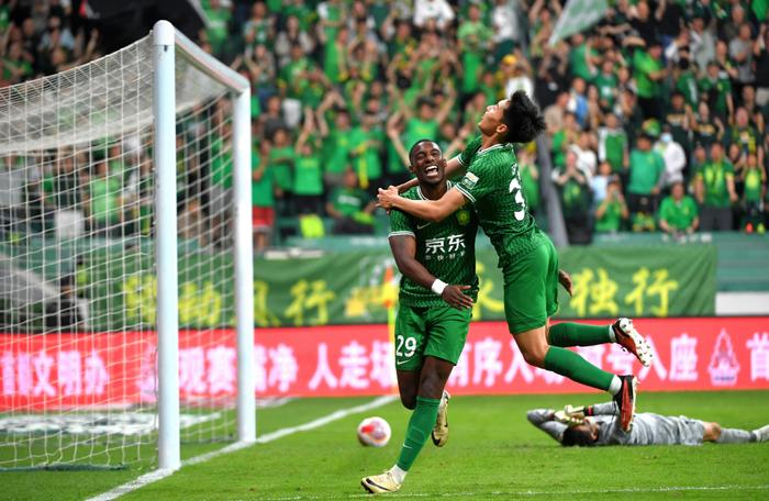主场大胜强手，继续保持领先位置
